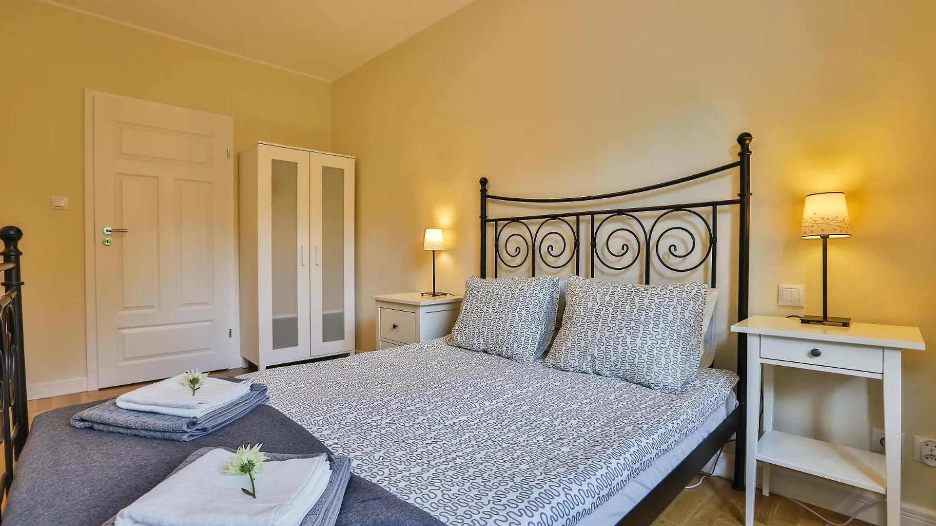 Apartment Apartament Bursztynowy Mariacka Old Town